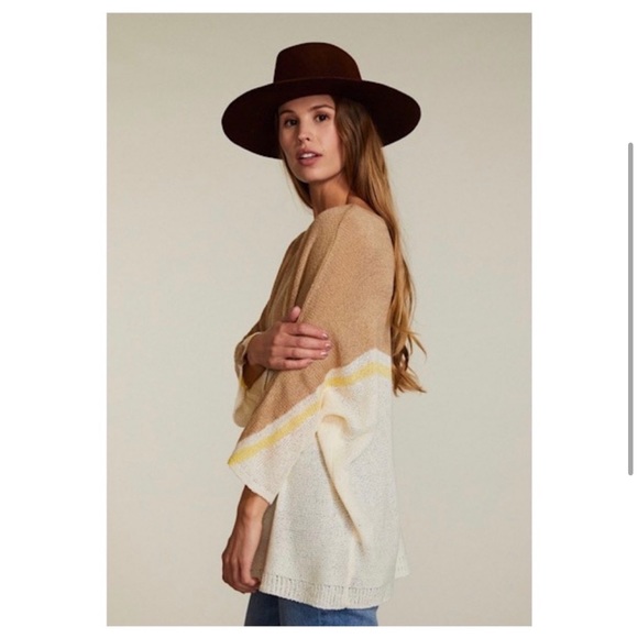 Retro Bat Wing Colorblock Top - Picture 2 of 4